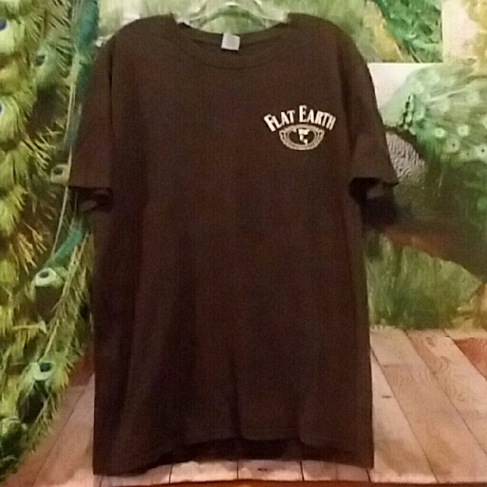 Men's Flat Earth t-shirt size large
